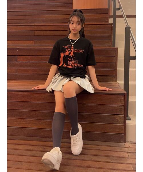ESCAPEFROM(エスケープフロム)の「レッド1985リズプリントオーバーサイズ半袖Tシャツブラック(Tシャツ/カットソー・レディース・その他・SMALL/MEDIUM/LARGE)」の7枚目の写真