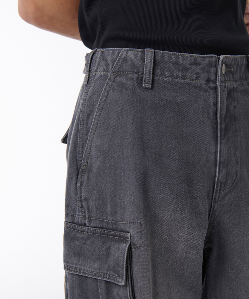 MUSINSA STANDARD（ムシンサスタンダード）の「ピグメントエクストラワイドカーゴデニムパンツ[チャコールグレー]（デニムパンツ・メンズ・その他・27/28/29/34/32/30/31/33/26/40/38/42/36）」の4枚目の写真
