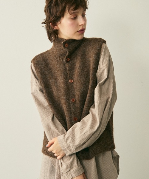 full/fill.（フルフィル）の「high neck over knit vest / ハイネックオーバーニットベスト（ベスト・レディース・ダークグレー/ブラウン/アイボリー・FREE）」の3枚目の写真