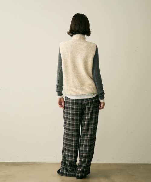 full/fill.（フルフィル）の「high neck over knit vest / ハイネックオーバーニットベスト（ベスト・レディース・ダークグレー/ブラウン/アイボリー・FREE）」の17枚目の写真