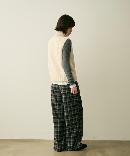 full/fill.（フルフィル）の「high neck over knit vest / ハイネックオーバーニットベスト（ベスト・レディース・ダークグレー/ブラウン/アイボリー・FREE）」の18枚目の写真