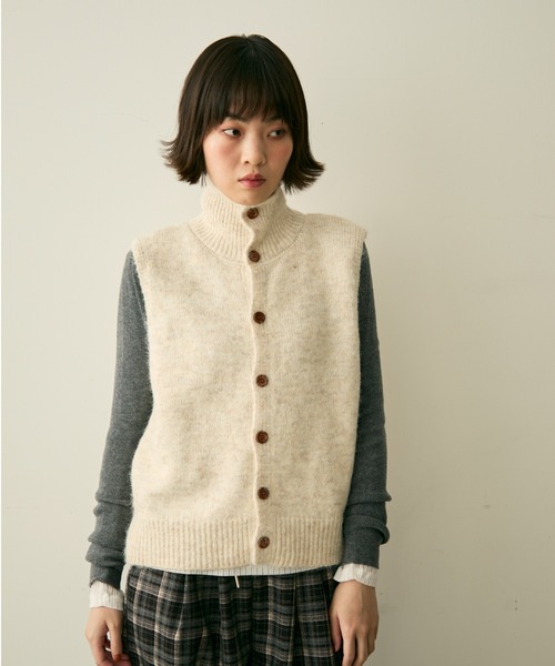 full/fill.（フルフィル）の「high neck over knit vest / ハイネックオーバーニットベスト（ベスト・レディース・ダークグレー/ブラウン/アイボリー・FREE）」の6枚目の写真