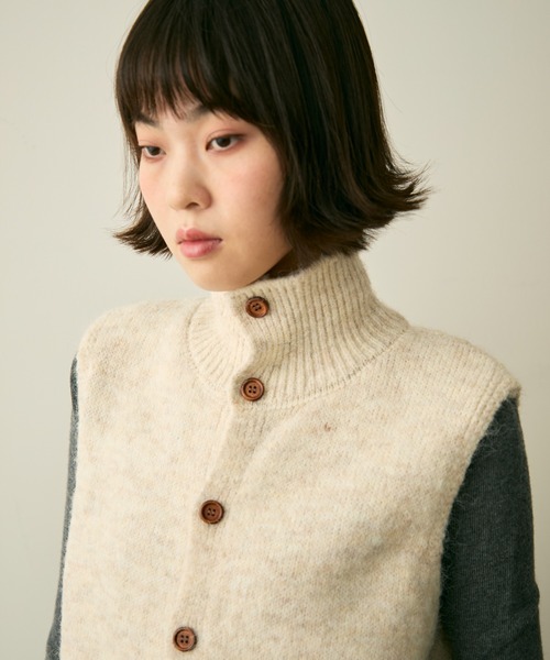 full/fill.（フルフィル）の「high neck over knit vest / ハイネックオーバーニットベスト（ベスト・レディース・ダークグレー/ブラウン/アイボリー・FREE）」の13枚目の写真