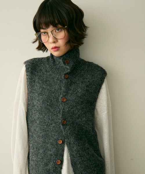 full/fill.（フルフィル）の「high neck over knit vest / ハイネックオーバーニットベスト（ベスト・レディース・ダークグレー/ブラウン/アイボリー・FREE）」の5枚目の写真