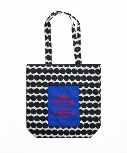SeeSew(シーソー)の「【UNISEX】LOVE POP STUDIO EVERYDAY TOTE/ラブポップスタジオエブリデイトート(トートバッグ・メンズ・ブラック/サックスブルー/ダークブラック/グレー/ブルー/ホワイト/ライトグリーン/ピンク/レッド/レオパード/ダークブルー/オレンジ・FREE)」の4枚目の写真