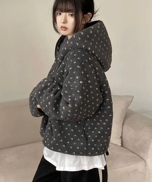 LAC-VERT（ラック・ヴェール）の「リバーシブルフーディーボアブルゾン（ブルゾン・レディース・チャコールグレー/ベージュ・FREE）」の2枚目の写真