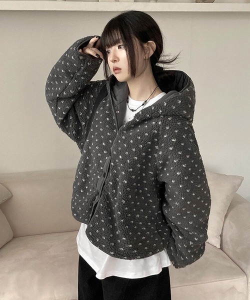 LAC-VERT（ラック・ヴェール）の「リバーシブルフーディーボアブルゾン（ブルゾン・レディース・チャコールグレー/ベージュ・FREE）」の5枚目の写真