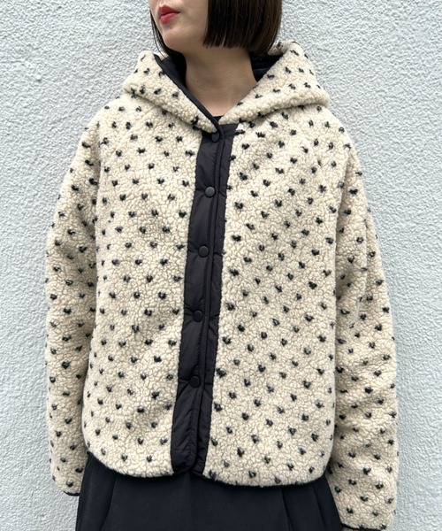 LAC-VERT（ラック・ヴェール）の「リバーシブルフーディーボアブルゾン（ブルゾン・レディース・チャコールグレー/ベージュ・FREE）」の3枚目の写真