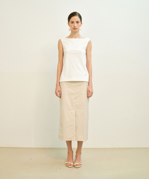 MAYVERU（メイバーユー）の「Balm Off-Shoulder Sleeveless T-Shirt _ Ivory（Tシャツ/カットソー・レディース・アイボリー・FREE）」の3枚目の写真
