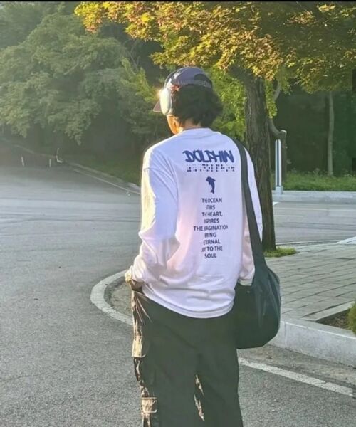 DOLPHIN WAVE APPAREL(ドルフィンウェーブアパレル)の「ドルフィンピングリーディンググラフィック長袖Tシャツホワイト(Tシャツ/カットソー・メンズ・Off White・MEDIUM/LARGE/X-LARGE)」の14枚目の写真