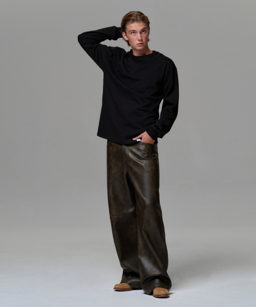 ERA(エラ)の「MEN FAUX LEATHER TWO-TONE PANEL PANTS - TOBACCO BROWN(その他パンツ・メンズ・ブラウン・MEDIUM/LARGE)」の4枚目の写真