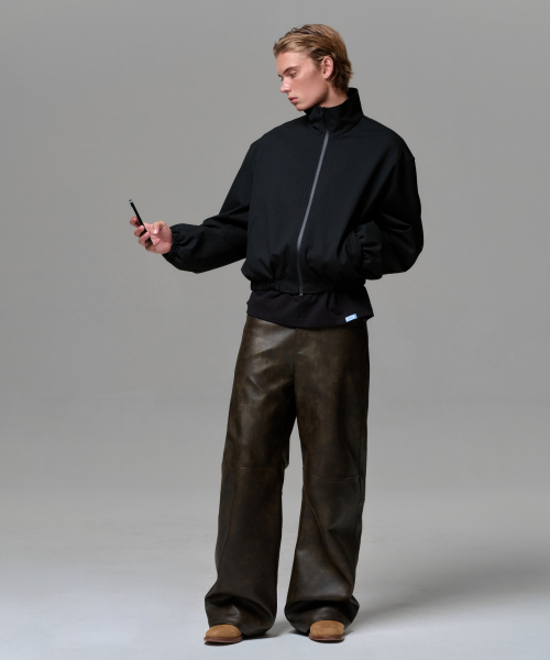 ERA(エラ)の「MEN FAUX LEATHER TWO-TONE PANEL PANTS - TOBACCO BROWN(その他パンツ・メンズ・ブラウン・MEDIUM/LARGE)」の5枚目の写真