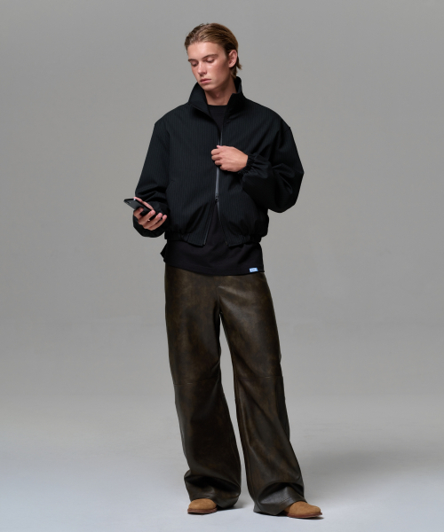 ERA(エラ)の「MEN FAUX LEATHER TWO-TONE PANEL PANTS - TOBACCO BROWN(その他パンツ・メンズ・ブラウン・MEDIUM/LARGE)」の6枚目の写真