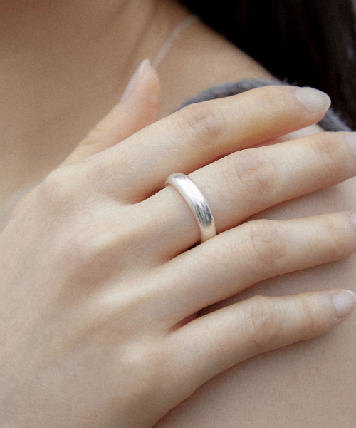 BYWEEKEND（バイウィーケンド）の「4mm matt engage ring（リング・レディース・その他・11/8/10/9/12/13/14/15 /16/17）」の2枚目の写真