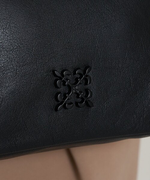 russet（ラシット）の「レザー2WAYミニトートバッグ（トートバッグ・レディース・グレイッシュベージュ/ブラック・FREE）」の4枚目の写真