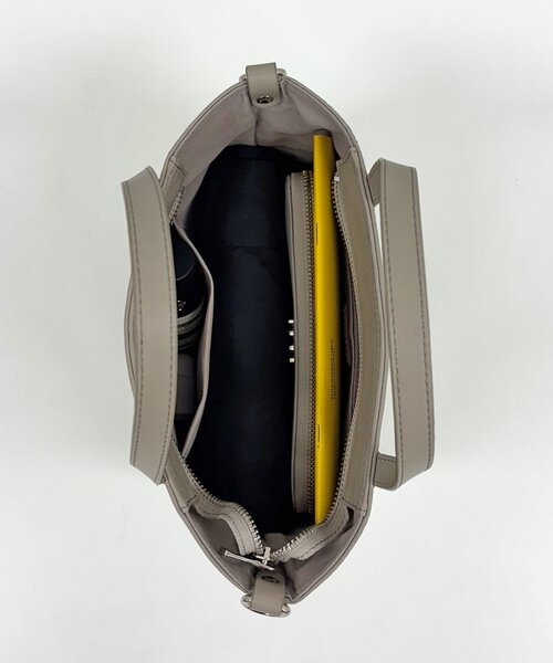 russet（ラシット）の「レザー2WAYミニトートバッグ（トートバッグ・レディース・グレイッシュベージュ/ブラック・FREE）」の10枚目の写真