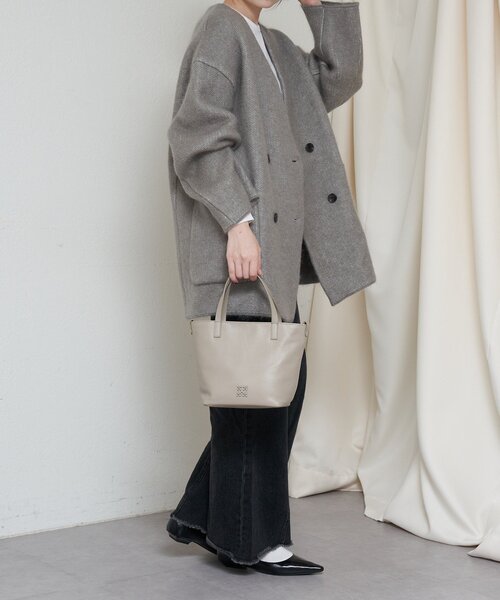 russet（ラシット）の「レザー2WAYミニトートバッグ（トートバッグ・レディース・グレイッシュベージュ/ブラック・FREE）」の17枚目の写真