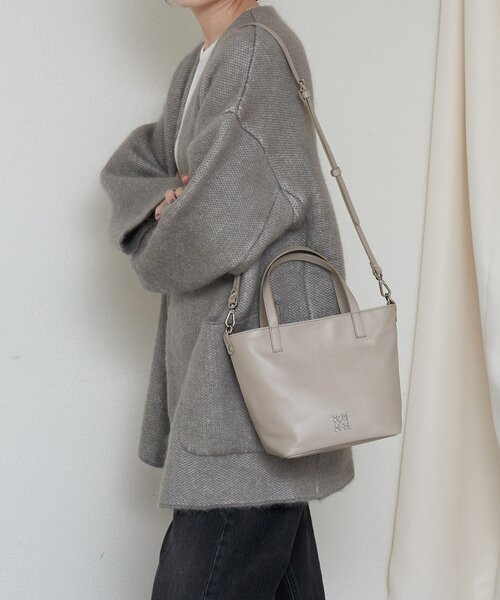 russet（ラシット）の「レザー2WAYミニトートバッグ（トートバッグ・レディース・グレイッシュベージュ/ブラック・FREE）」の20枚目の写真