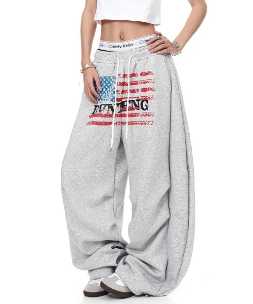 mushwear(マッシュウェア)の「USAフラッグ ロゴ バギースウェットパンツ(スウェットパンツ・メンズ・グレー/ブラック・SMALL/MEDIUM/LARGE/X-LARGE)」の4枚目の写真