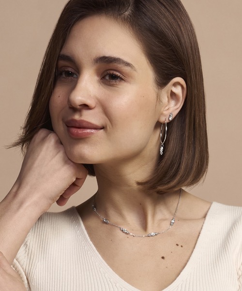 OLIVIA BURTON（オリビアバートン）の「「OLIVIA BURTON/オリビアバートン」クラシック - デインティ  スタッド ピアス（ピアス（両耳用）・レディース・イエローゴールド/ピンクゴールド/シルバー・ONE SIZE）」の4枚目の写真