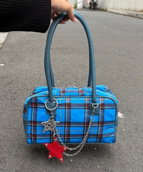 CIAOPANIC TYPY(チャオパニックティピー)の「【UNISEX】星チャーム付きアソート柄ボストンBAG(トートバッグ・レディース・ブラック/ブルー/レッド・ONE SIZE)」の8枚目の写真