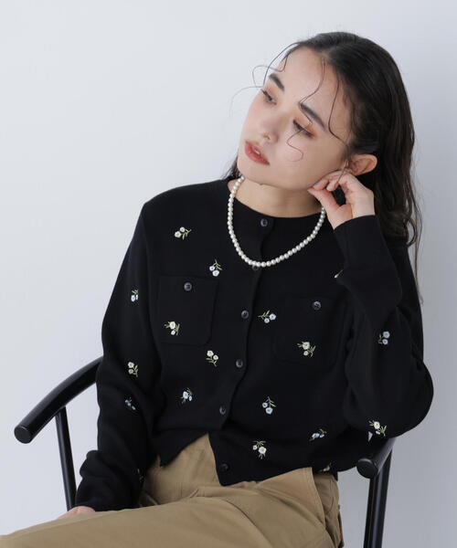 N.（N. Natural Beauty Basic）（エヌエヌナチュラルビューティーベーシック）の「フラワー刺繍ポケットカーデ（カーディガン/ボレロ・レディース・ホワイト系その他/ブラック系その他・ﾌﾘ-）」の2枚目の写真