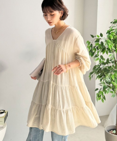 Classical Evon（クラシカルエヴォン）の「【Classical Evon】華やかさと体型カバーを両立する、着回し抜群な1枚。前後2wayパナマ風ティアードチュニック（長袖）（シャツ/ブラウス・レディース・ベージュ/アイボリー/ブラック/ネイビー/ブルー・MEDIUM/LARGE/X-LARGE/SMALL）」の6枚目の写真