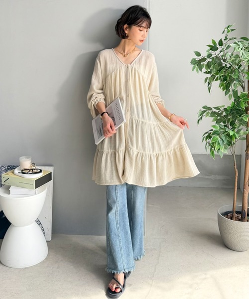 Classical Evon（クラシカルエヴォン）の「【Classical Evon】華やかさと体型カバーを両立する、着回し抜群な1枚。前後2wayパナマ風ティアードチュニック（長袖）（シャツ/ブラウス・レディース・ベージュ/アイボリー/ブラック/ネイビー/ブルー・MEDIUM/LARGE/X-LARGE/SMALL）」の10枚目の写真