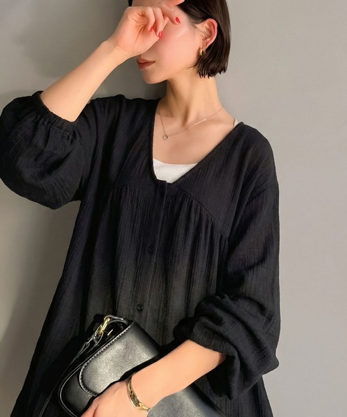 Classical Evon（クラシカルエヴォン）の「【Classical Evon】華やかさと体型カバーを両立する、着回し抜群な1枚。前後2wayパナマ風ティアードチュニック（長袖）（シャツ/ブラウス・レディース・ベージュ/アイボリー/ブラック/ネイビー/ブルー・MEDIUM/LARGE/X-LARGE/SMALL）」の12枚目の写真