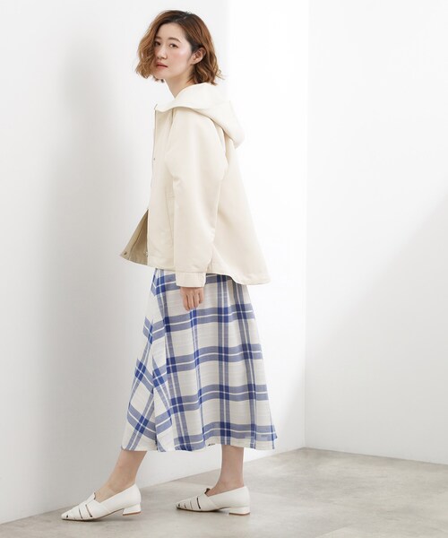 grove(グローブ)の「【貴島明日香さん着用】【撥水】きれいめに着こなせるマウンテンパーカ(ブルゾン・レディース・グレー/ネイビー/ブルー系その他/オフホワイト/ベージュ系7・03/02/05/04/01)」の11枚目の写真