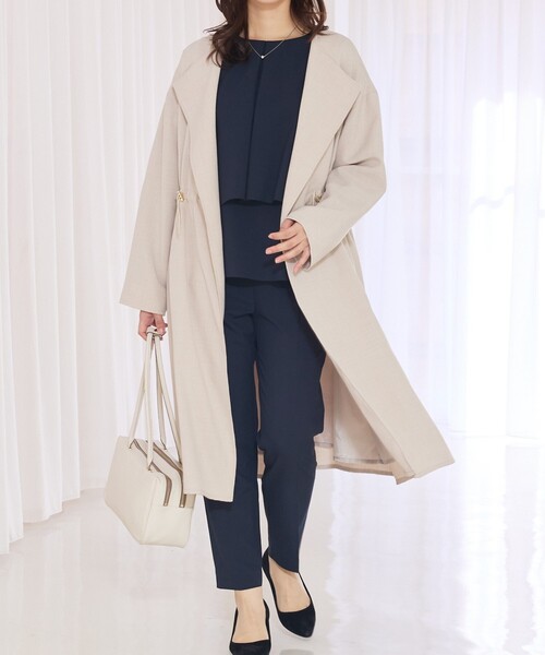 abahouse mavie（アバハウスマヴィ）の「【春アウター】ノーカラーコート/通勤/きれいめ/ロング/セミオケ/春服（ノーカラーコート・レディース・グレイッシュベージュ/ネイビー・フリー）」の2枚目の写真