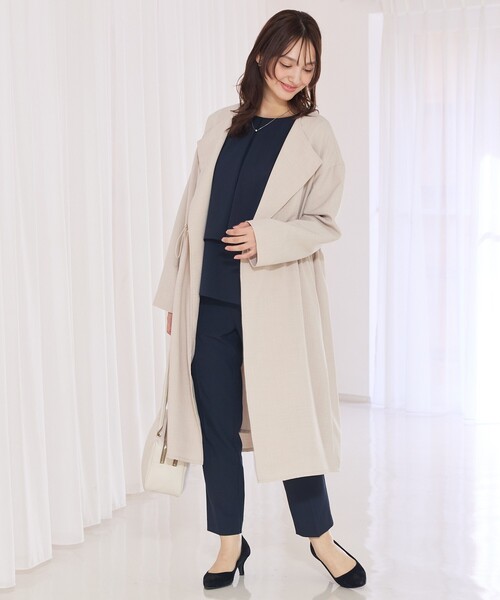 abahouse mavie（アバハウスマヴィ）の「【春アウター】ノーカラーコート/通勤/きれいめ/ロング/セミオケ/春服（ノーカラーコート・レディース・グレイッシュベージュ/ネイビー・フリー）」の3枚目の写真