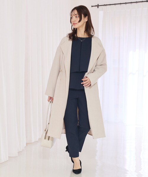 abahouse mavie（アバハウスマヴィ）の「【春アウター】ノーカラーコート/通勤/きれいめ/ロング/セミオケ/春服（ノーカラーコート・レディース・グレイッシュベージュ/ネイビー・フリー）」の6枚目の写真