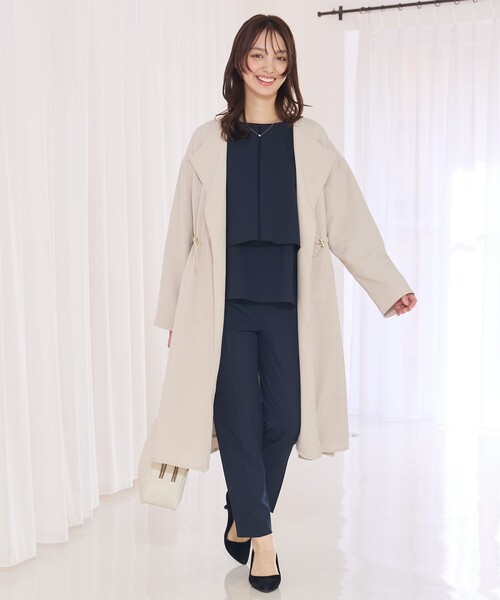 abahouse mavie（アバハウスマヴィ）の「【春アウター】ノーカラーコート/通勤/きれいめ/ロング/セミオケ/春服（ノーカラーコート・レディース・グレイッシュベージュ/ネイビー・フリー）」の8枚目の写真