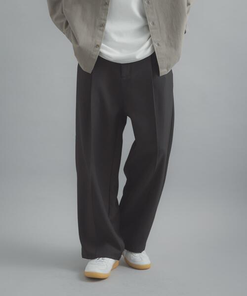 SENSE OF PLACE by URBAN RESEARCH（センスオブプレイスバイアーバンリサーチ）の「『撥水/防花粉』SKIN Proofタックワイドパンツ（その他パンツ・メンズ・ブラウン/ブラック/ブルー・LARGE/MEDIUM）」の5枚目の写真