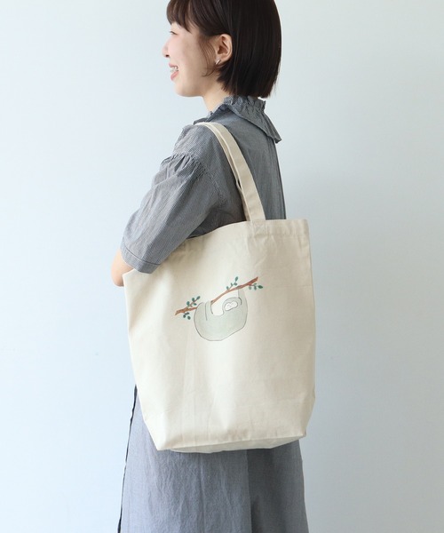 PAR ICI（パーリッシィ）の「むろいなつみ×ぱーりっしぃ ナマケモノトートバッグ（トートバッグ・レディース・レッド/イエロー/アイボリー・FREE）」の2枚目の写真