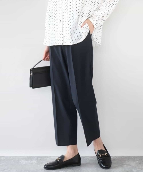 MK MICHEL KLEIN（エムケーミッシェルクラン）の「[イージーケア/洗える]ドライタッチストレッチ テーパードパンツ（スラックス・レディース・ネイビー/グレイッシュベージュ・38/40）」の6枚目の写真