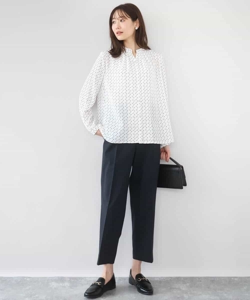 MK MICHEL KLEIN（エムケーミッシェルクラン）の「[イージーケア/洗える]ドライタッチストレッチ テーパードパンツ（スラックス・レディース・ネイビー/グレイッシュベージュ・38/40）」の8枚目の写真