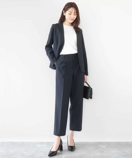 MK MICHEL KLEIN（エムケーミッシェルクラン）の「[イージーケア/洗える]ドライタッチストレッチ テーパードパンツ（スラックス・レディース・ネイビー/グレイッシュベージュ・38/40）」の14枚目の写真