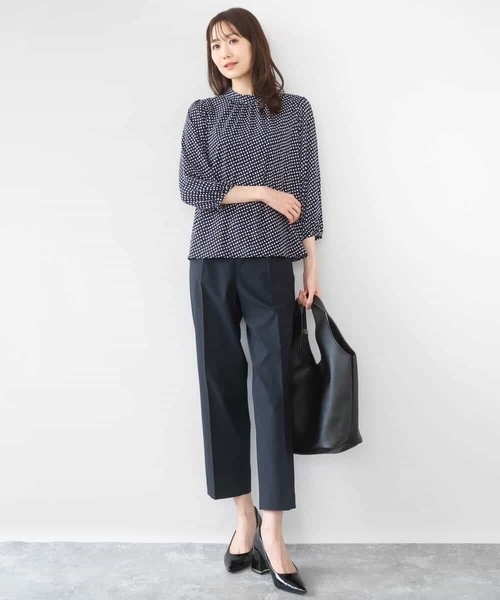 MK MICHEL KLEIN（エムケーミッシェルクラン）の「[イージーケア/洗える]ドライタッチストレッチ テーパードパンツ（スラックス・レディース・ネイビー/グレイッシュベージュ・38/40）」の15枚目の写真