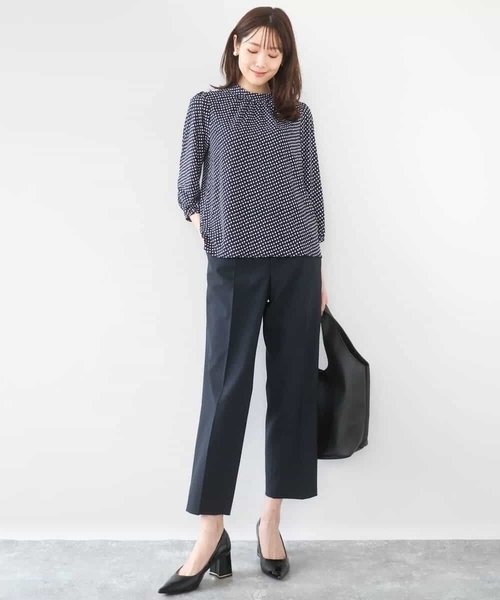 MK MICHEL KLEIN（エムケーミッシェルクラン）の「[イージーケア/洗える]ドライタッチストレッチ テーパードパンツ（スラックス・レディース・ネイビー/グレイッシュベージュ・38/40）」の17枚目の写真