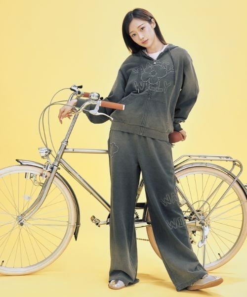 Wacky WiLLy（ワッキーウィリー）の「[GISELLEジゼル着用] WOMEN'S BIG LILY DENIM WASH OVERFIT HOODED ZIP-UP（パーカー・レディース・ダークグレー・FREE）」の8枚目の写真