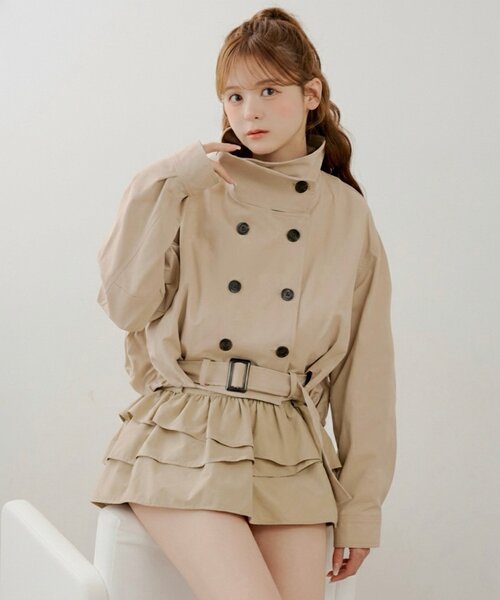 Chico（チコ）の「スタンドネックバルーンショートトレンチコート（トレンチコート・レディース・ベージュ/ライトベージュ/カーキ・FREE）」の2枚目の写真