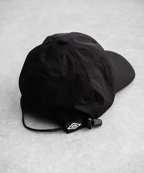 UMBRO 別注コラボ ワンポインロゴ刺繍ナイロンバンジーキャップ 
