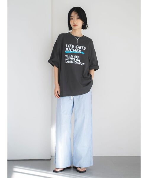 Ungrid(アングリッド)の「ダメージデザインロゴビッグTee(Tシャツ/カットソー・レディース・ボルドー/チャコールグレー/オフホワイト・FREE)」の16枚目の写真