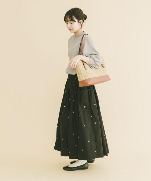 ITEMS URBANRESEARCH(アイテムズ アーバンリサーチ)の「エンブロイダリーギャザースカート(スカート・レディース・ブラック/カーキ・FREE)」の8枚目の写真