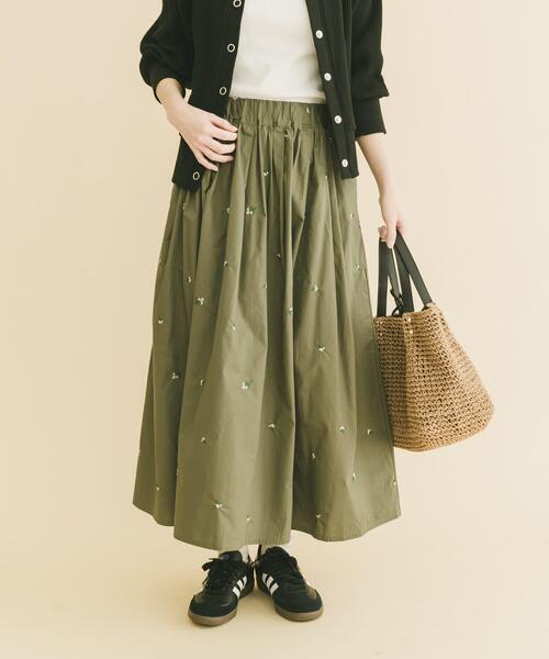 ITEMS URBANRESEARCH(アイテムズ アーバンリサーチ)の「エンブロイダリーギャザースカート(スカート・レディース・ブラック/カーキ・FREE)」の11枚目の写真