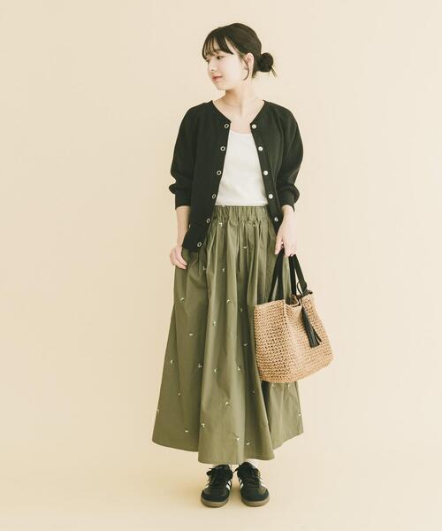 ITEMS URBANRESEARCH(アイテムズ アーバンリサーチ)の「エンブロイダリーギャザースカート(スカート・レディース・ブラック/カーキ・FREE)」の13枚目の写真