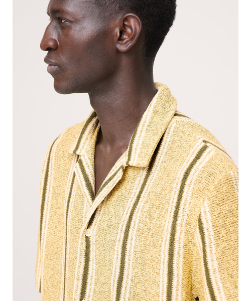 Banana Republic（バナナリパブリック）の「リラックスフィット ストライプ リゾート シャツ（シャツ/ブラウス・メンズ・ベージュ系その他/イエロー・XL/L/S/M）」の4枚目の写真