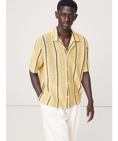 Banana Republic（バナナリパブリック）の「リラックスフィット ストライプ リゾート シャツ（シャツ/ブラウス・メンズ・ベージュ系その他/イエロー・XL/L/S/M）」の2枚目の写真